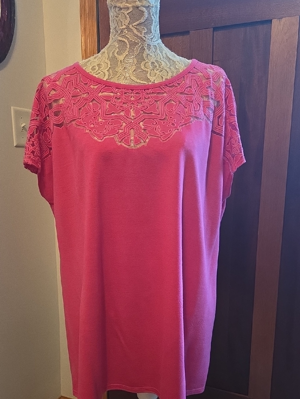 Ava & Viv 2X Hot Pink Embroidered Yoke Short Sleeve Tunic
